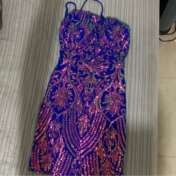 Beautiful Windsor Dress - Picture 9 of 9